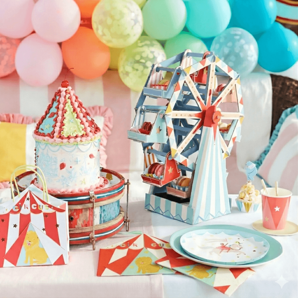 Meri Meri - Circus Shaped Big Top Napkins - Şekilli Sirk Peçeteler (16'lı)